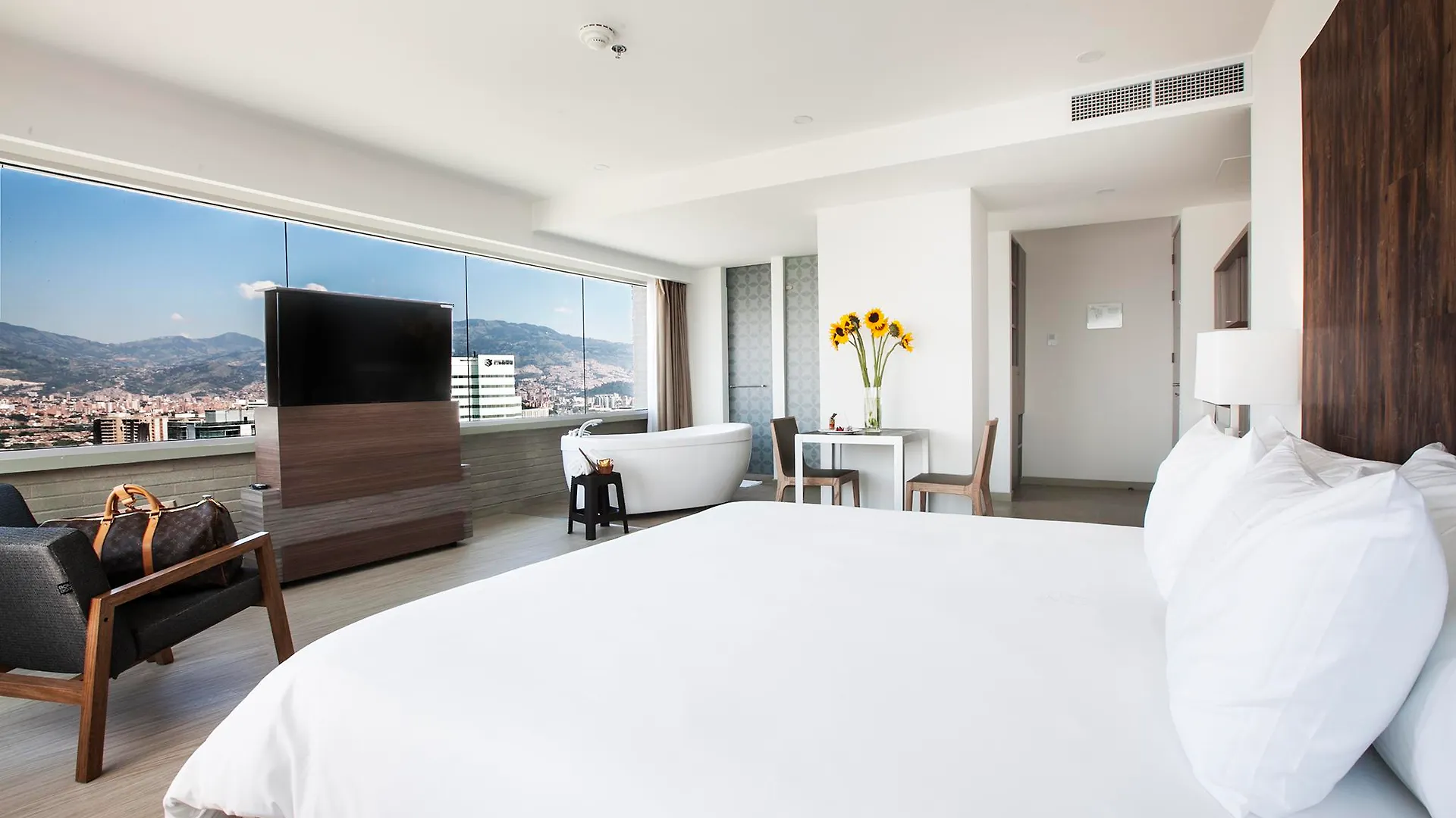 V Grand Hotel, A Member Of Radisson Individuals