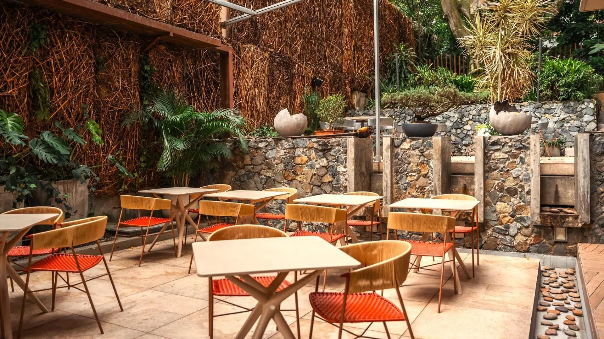 V Grand Hotel, A Member Of Radisson Individuals Medellín 4*,