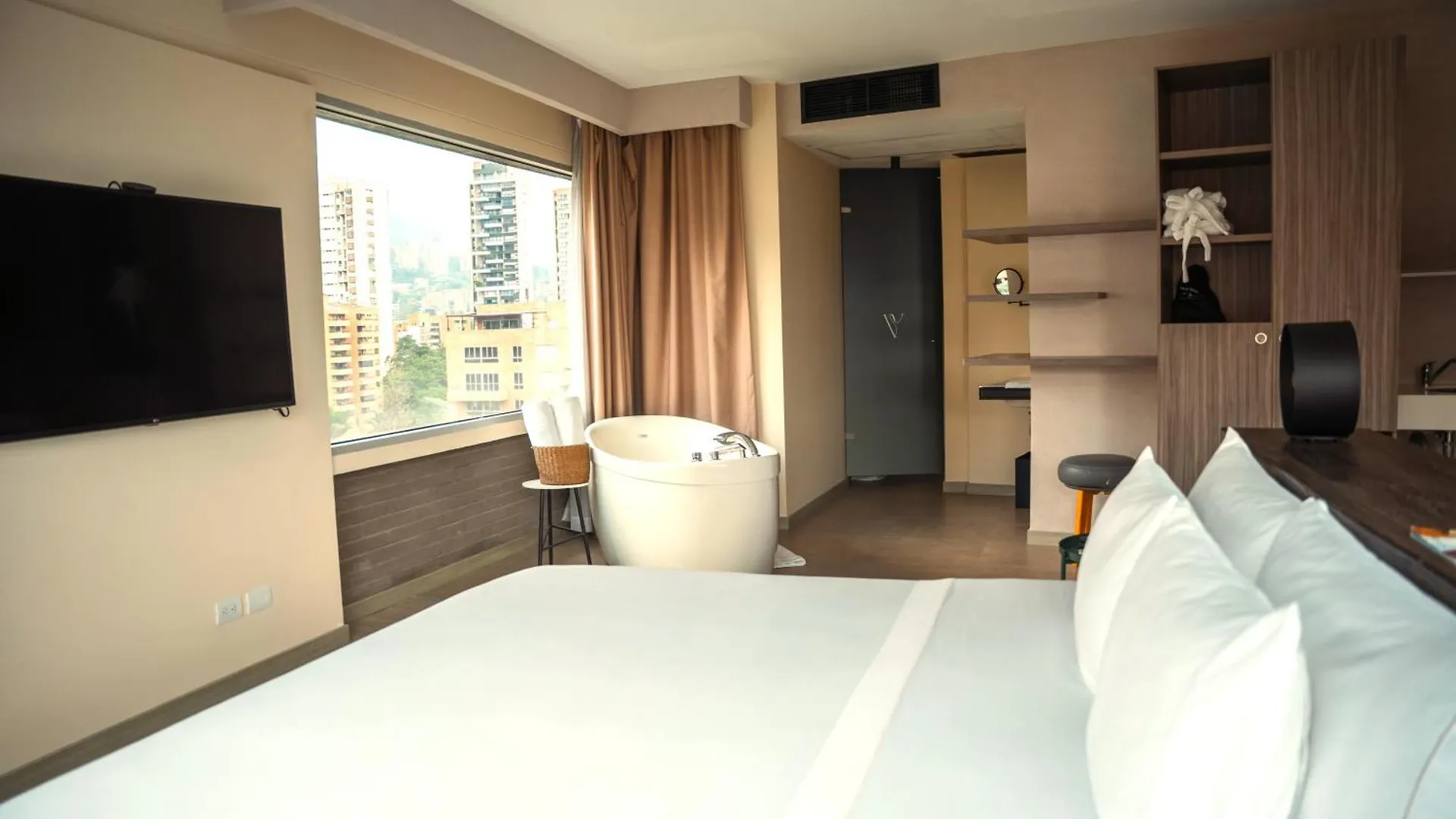 V Grand Hotel, A Member Of Radisson Individuals Medellín 4*,