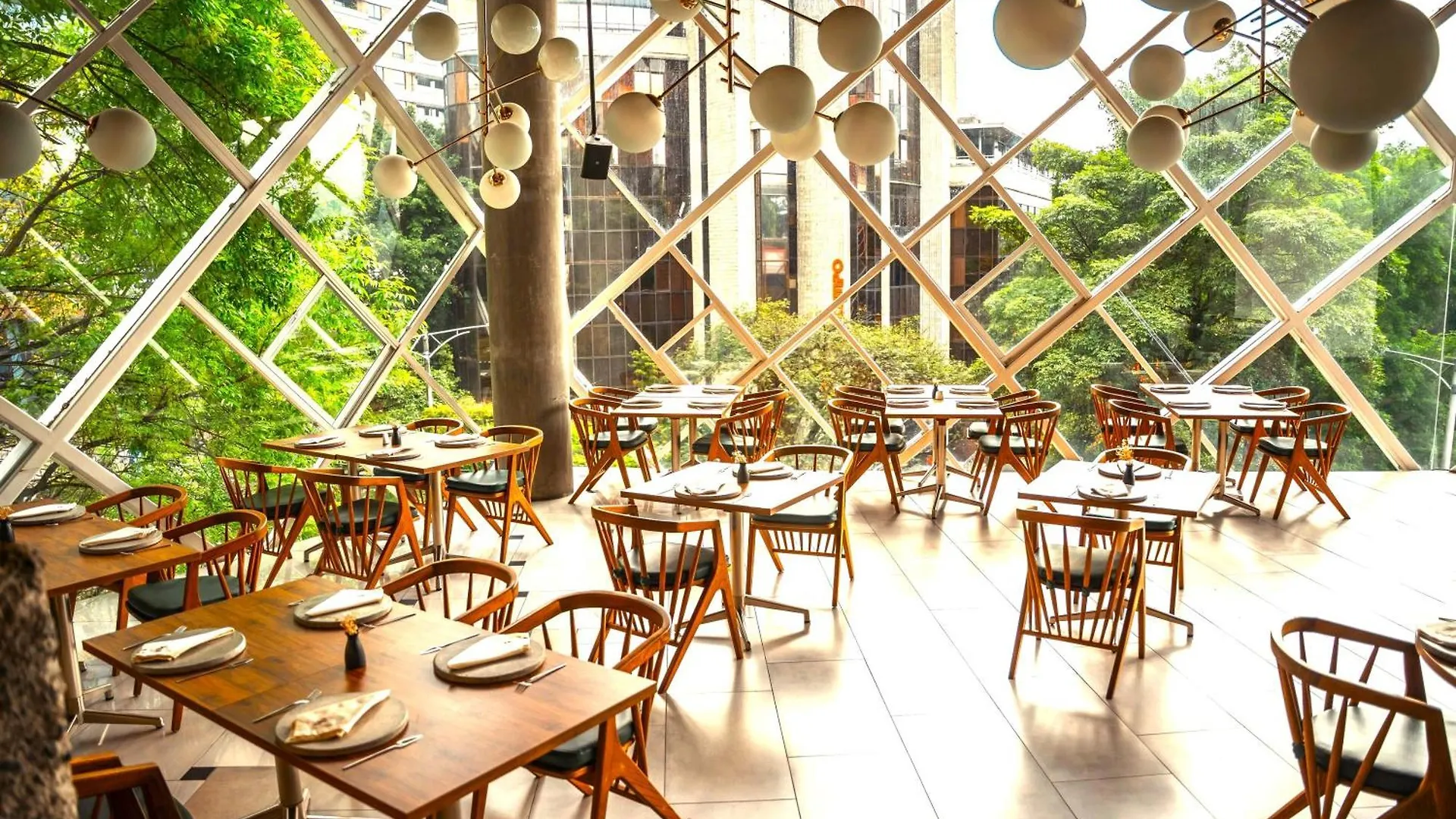 Hotel V Grand Hotel, A Member Of Radisson Individuals Medellín