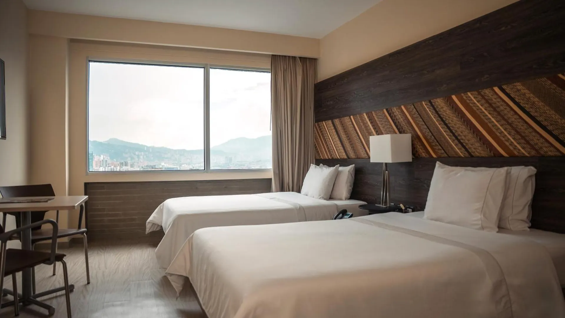 V Grand Hotel, A Member Of Radisson Individuals Medellín Colombie
